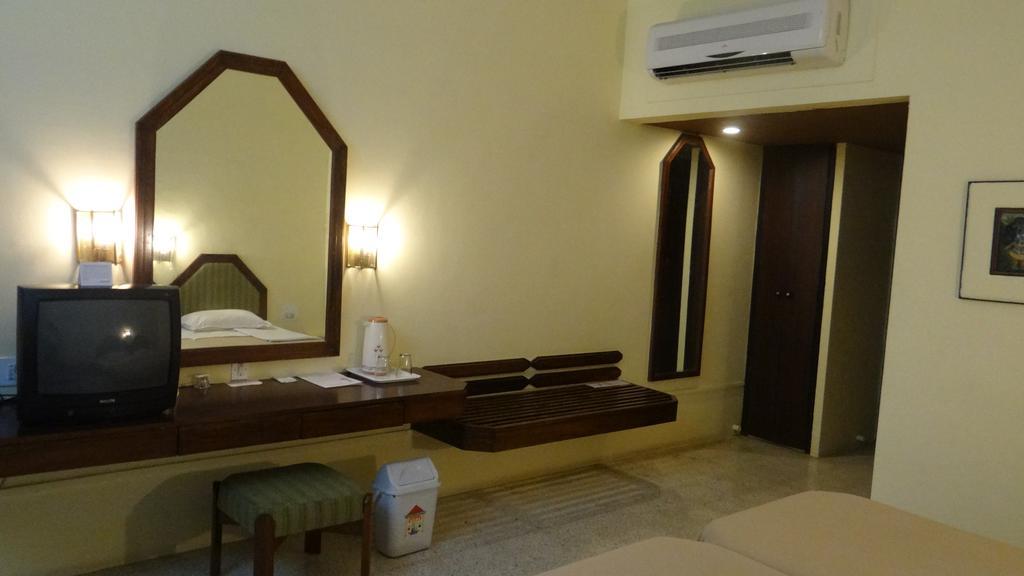 Hotel Paradise - Mysore Dasaprakash Group ภายนอก รูปภาพ