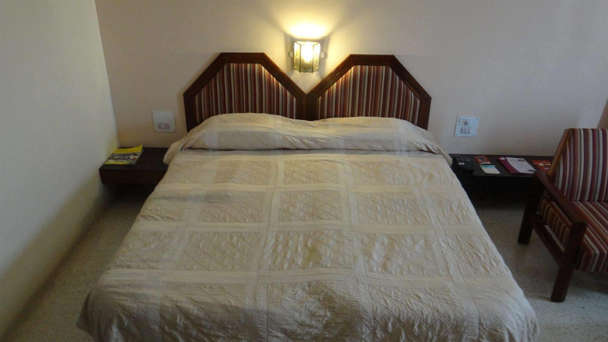 Hotel Paradise - Mysore Dasaprakash Group ภายนอก รูปภาพ