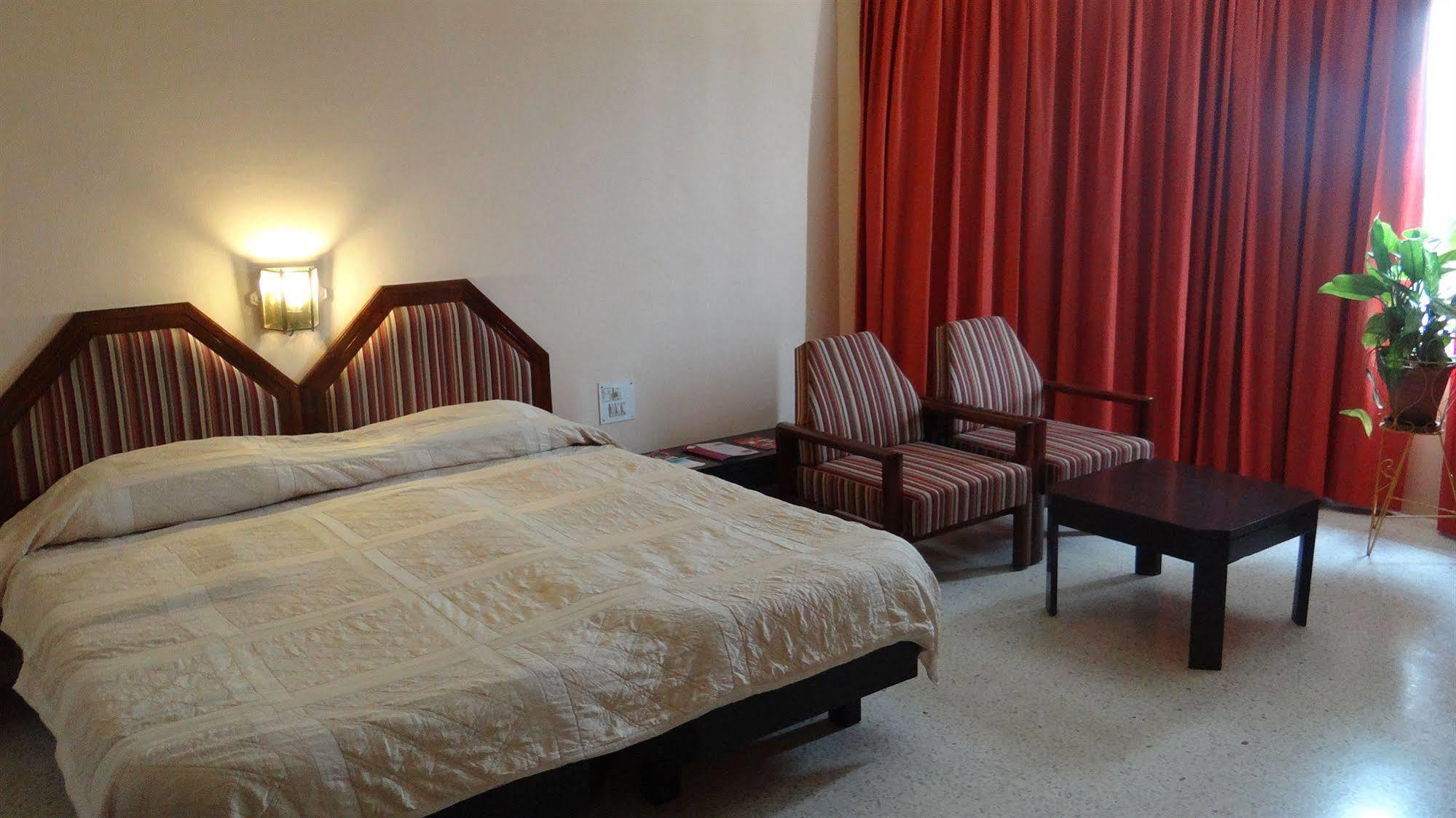 Hotel Paradise - Mysore Dasaprakash Group ภายนอก รูปภาพ
