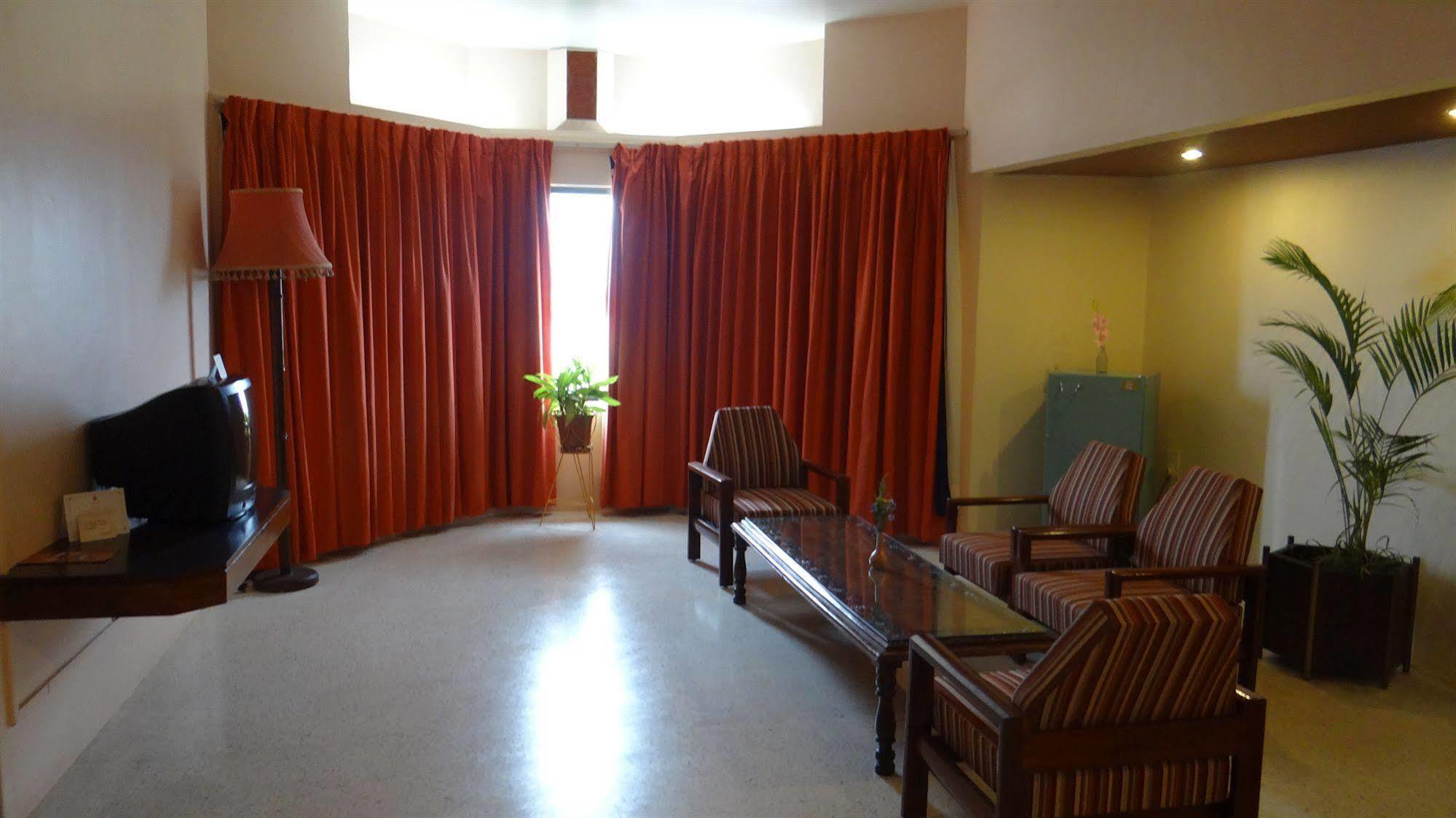 Hotel Paradise - Mysore Dasaprakash Group ภายนอก รูปภาพ
